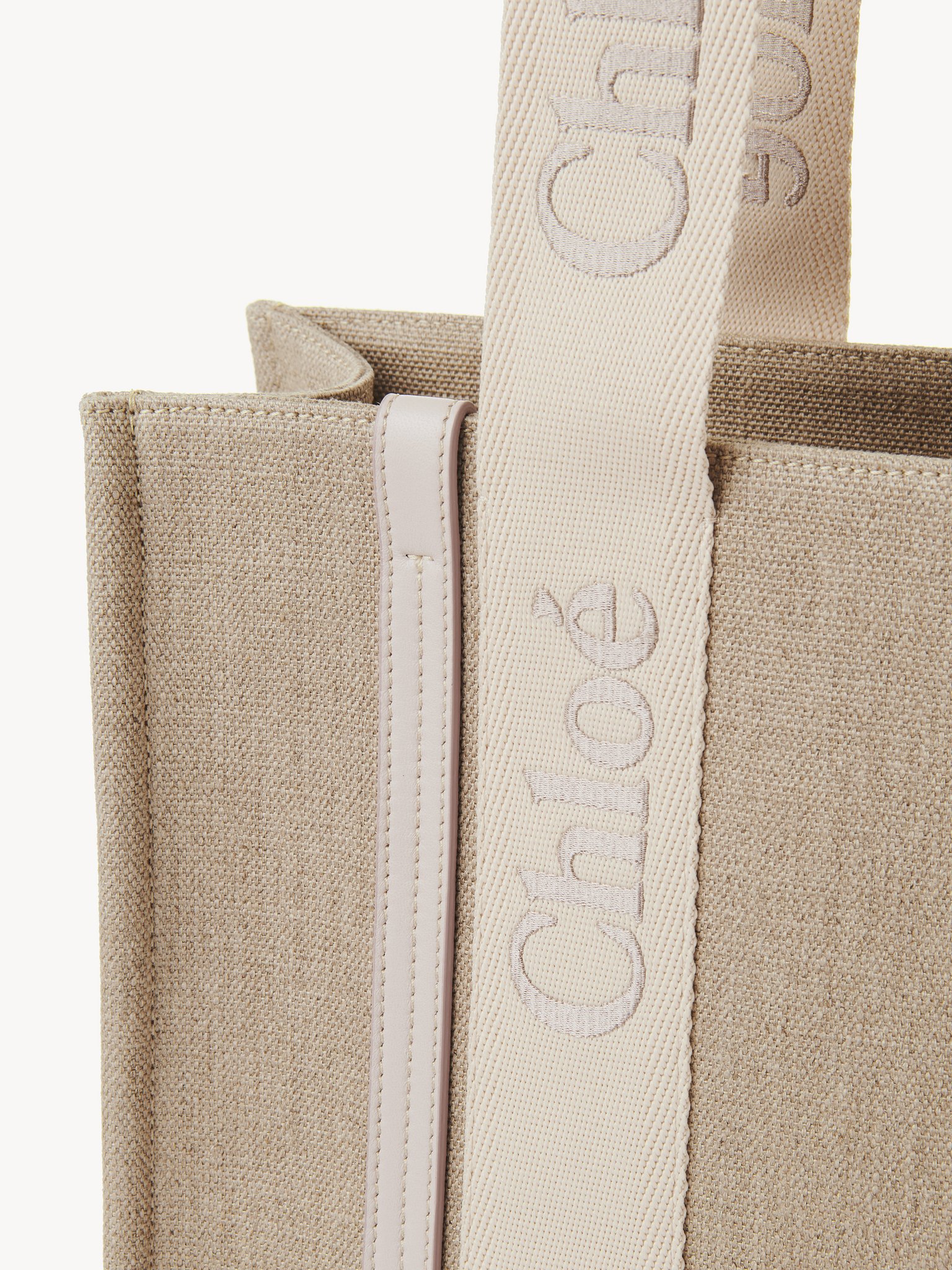 Woody tote bag in linen Linen canvas, calfskin and webbing with Chloé logo embroidery
Wild Grey 