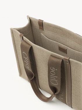 Woody tote bag in linen Linen canvas, calfskin and webbing with Chloé logo embroidery
Dark Nut 