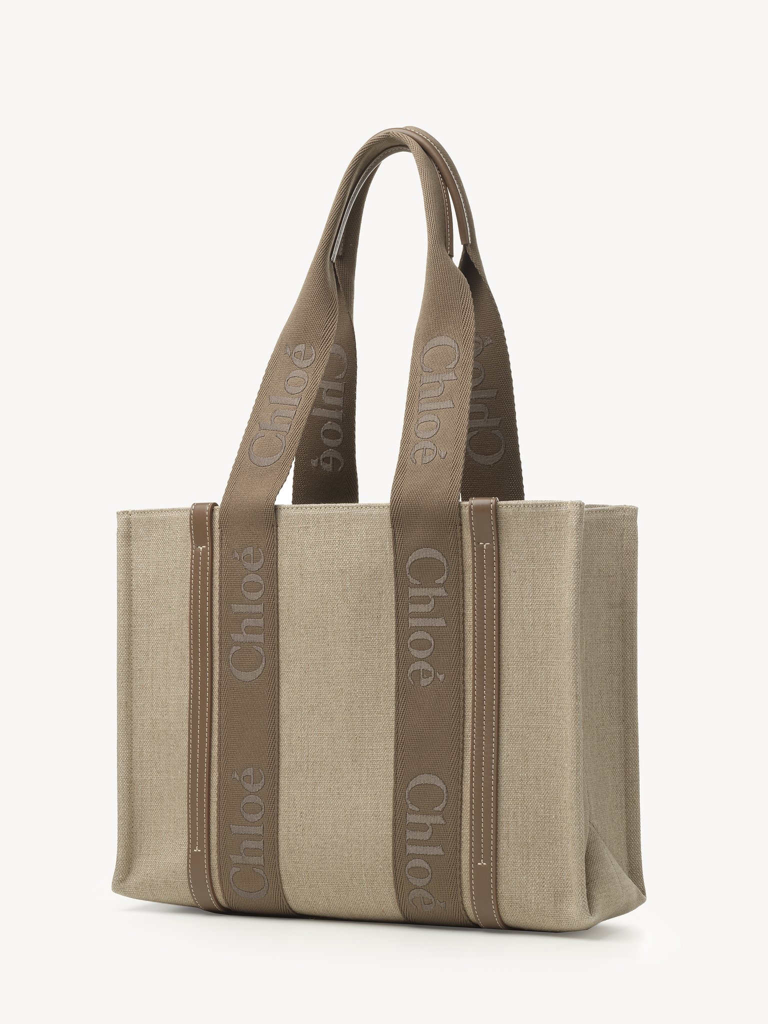 Woody tote bag in linen Linen canvas, calfskin and webbing with Chloé logo embroidery
Dark Nut Product detail