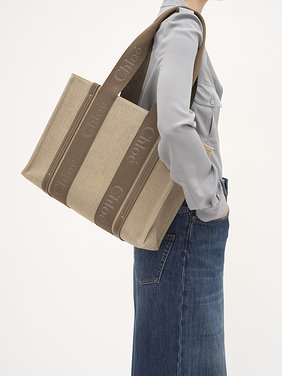 Woody tote bag in linen Linen canvas, calfskin and webbing with Chloé logo embroidery
Dark Nut Back view of the product