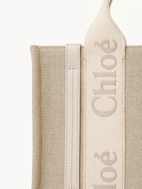 Small Woody tote bag in linen Linen canvas, calfskin and webbing with Chloé logo embroidery
Wild Grey Product detail