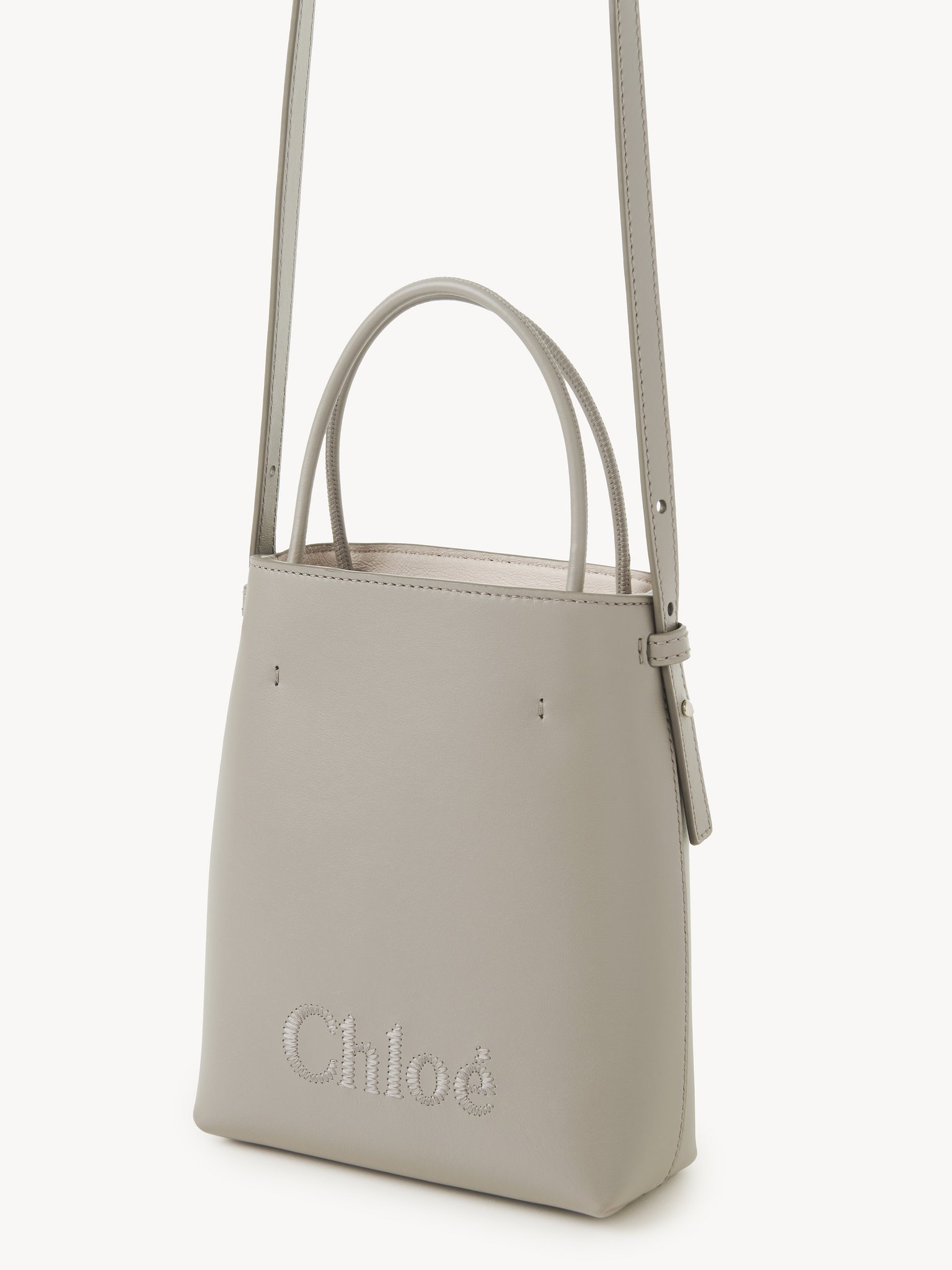 Micro Chloé Sense tote bag in leather Shiny calfskin
Motty Grey Back view of the product