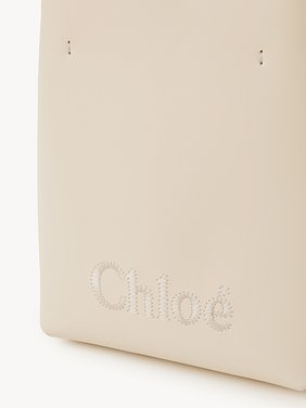 Micro Chloé Sense tote bag in leather Shiny calfskin
Sweet Beige Front view of the product being worn