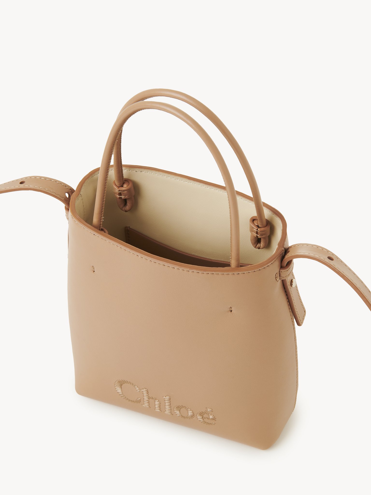 Micro Chloé Sense tote bag in leather Shiny calfskin
Light Tan Product detail