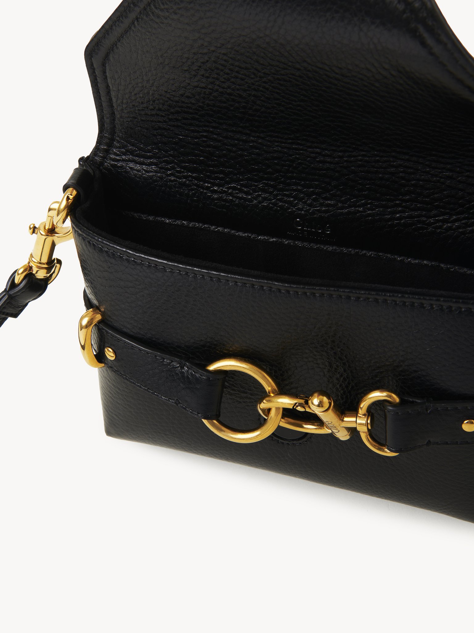 Mini crossbody Cape bag in grained leather Grained calfskin
Black Product detail