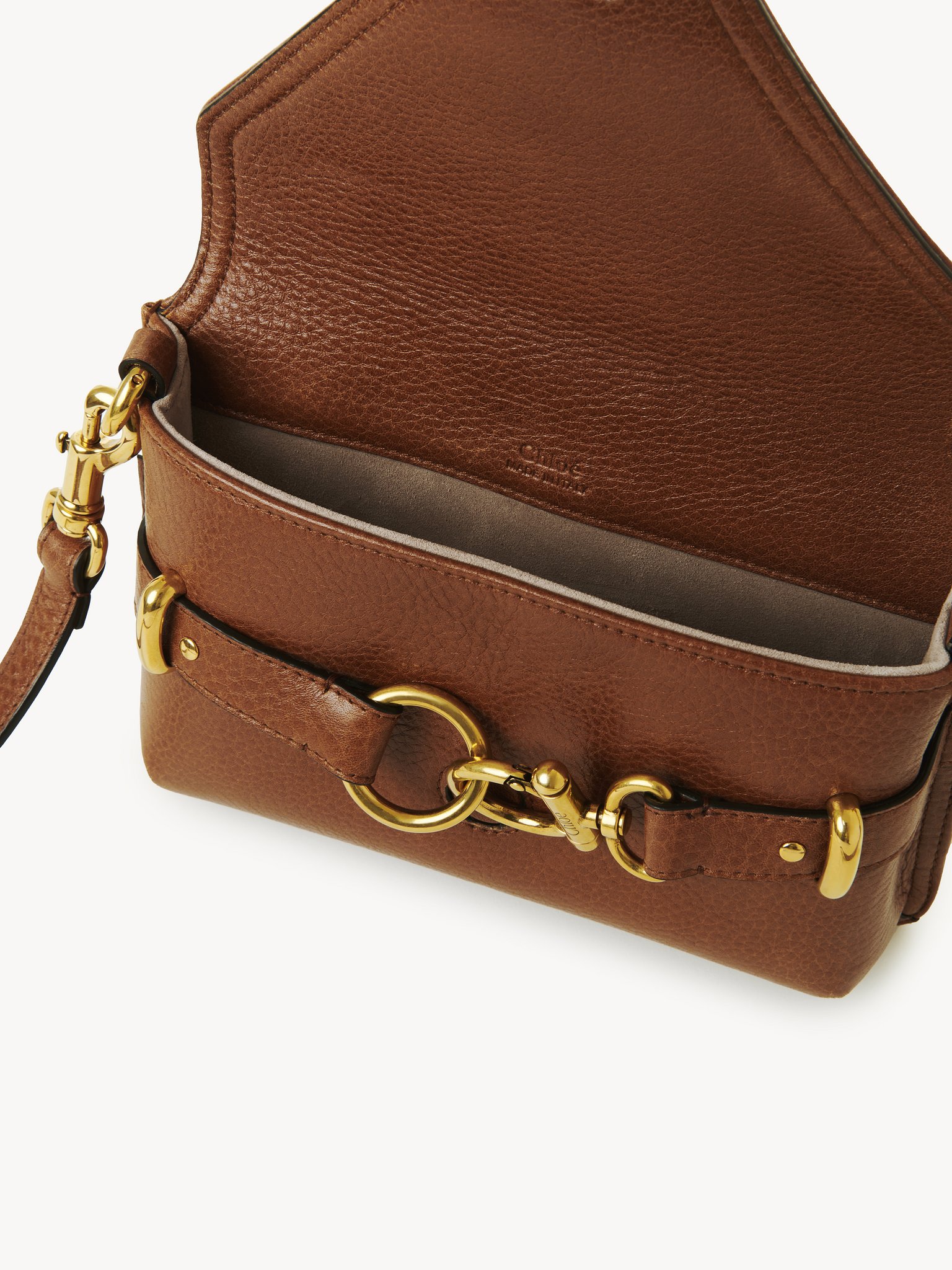 Mini crossbody Cape bag in grained leather Grained calfskin
Clay Brown Product detail