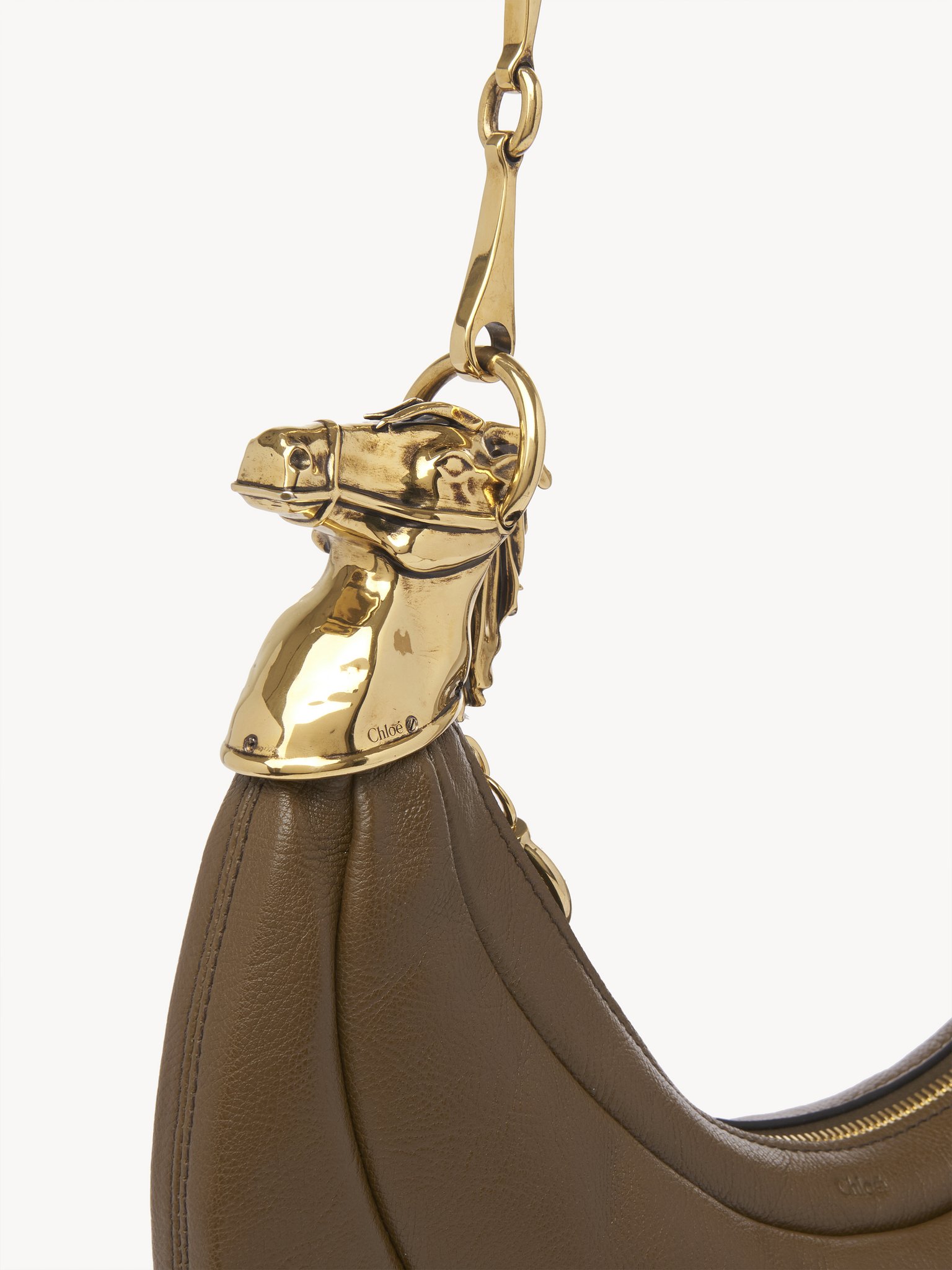 Chain Horse shoulder bag in soft leather Shiny grained calfskin
Dark Khaki 