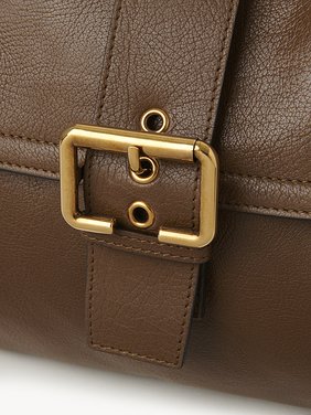 Large Camera bag in shiny leather Natural shiny buffalo leather
Dark Khaki Front view of the product being worn