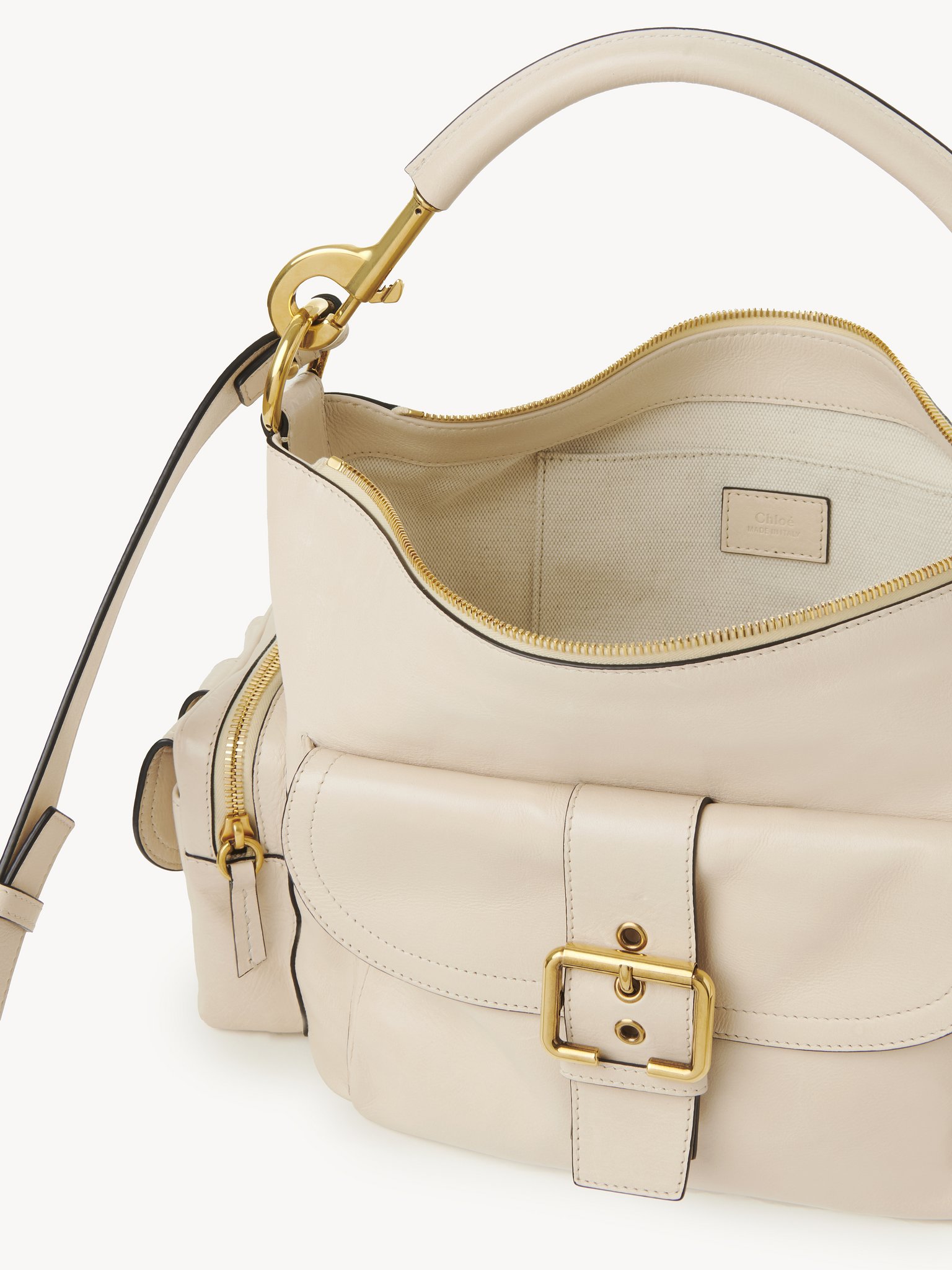 Camera bag in shiny leather Natural shiny buffalo leather
Sweet Beige 