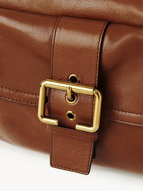 Camera bag in shiny leather Natural shiny buffalo leather
Clay Brown Front view of the product being worn