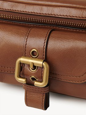 Small Camera bag in shiny leather Natural shiny buffalo leather
Clay Brown Front view of the product being worn