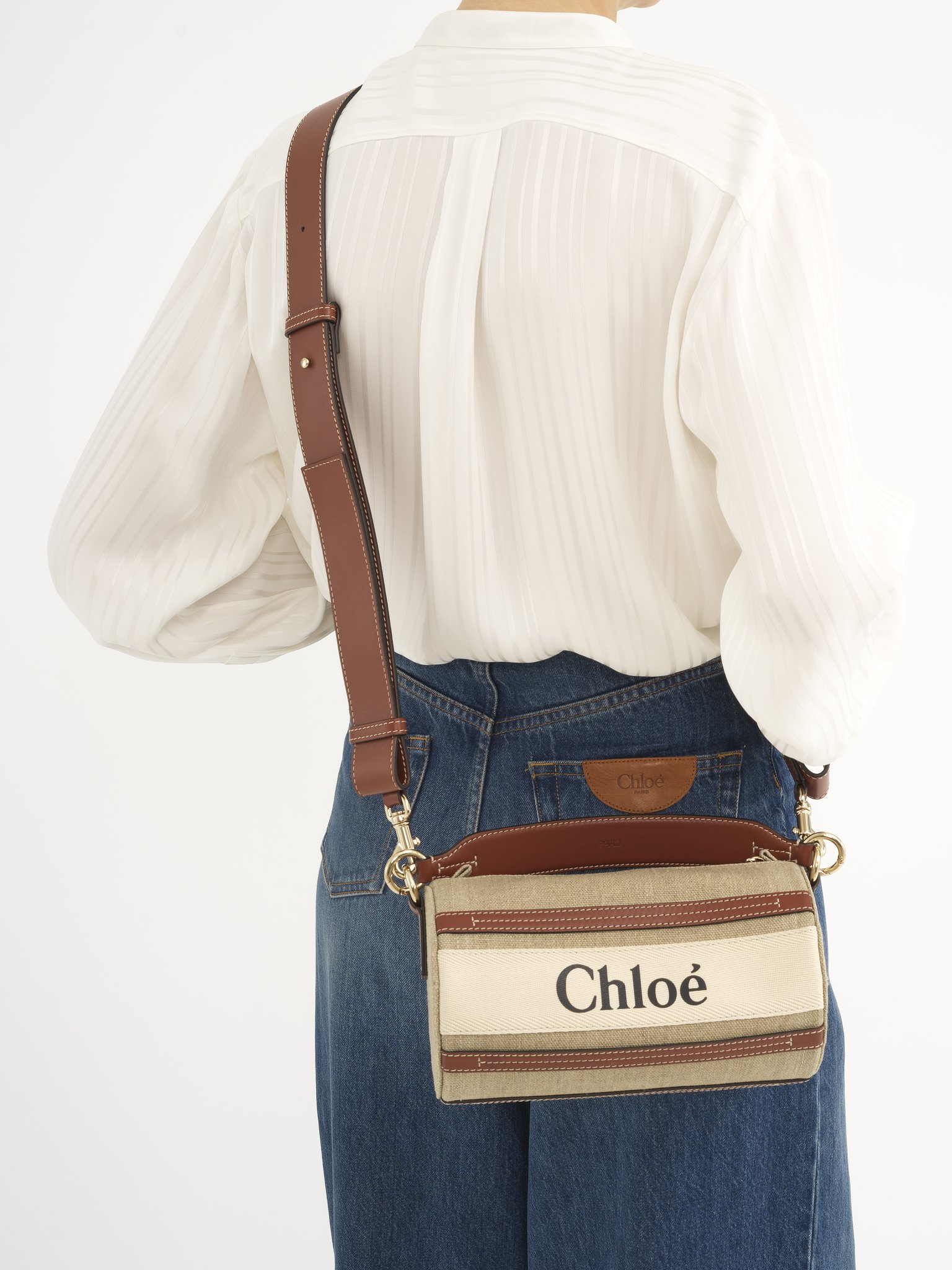 Woody tube shoulder bag in linen & soft leather Chloé logo webbing, linen canvas & calfskin
White - Brown Back view of the product