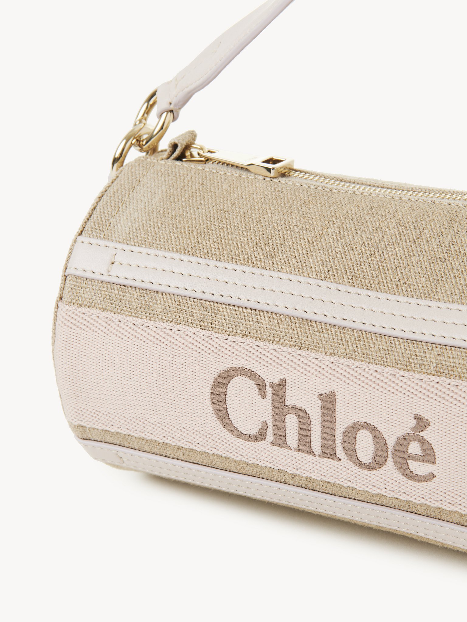 Woody tube shoulder bag in linen & soft leather Chloé logo webbing, linen canvas & calfskin
Wild Grey 