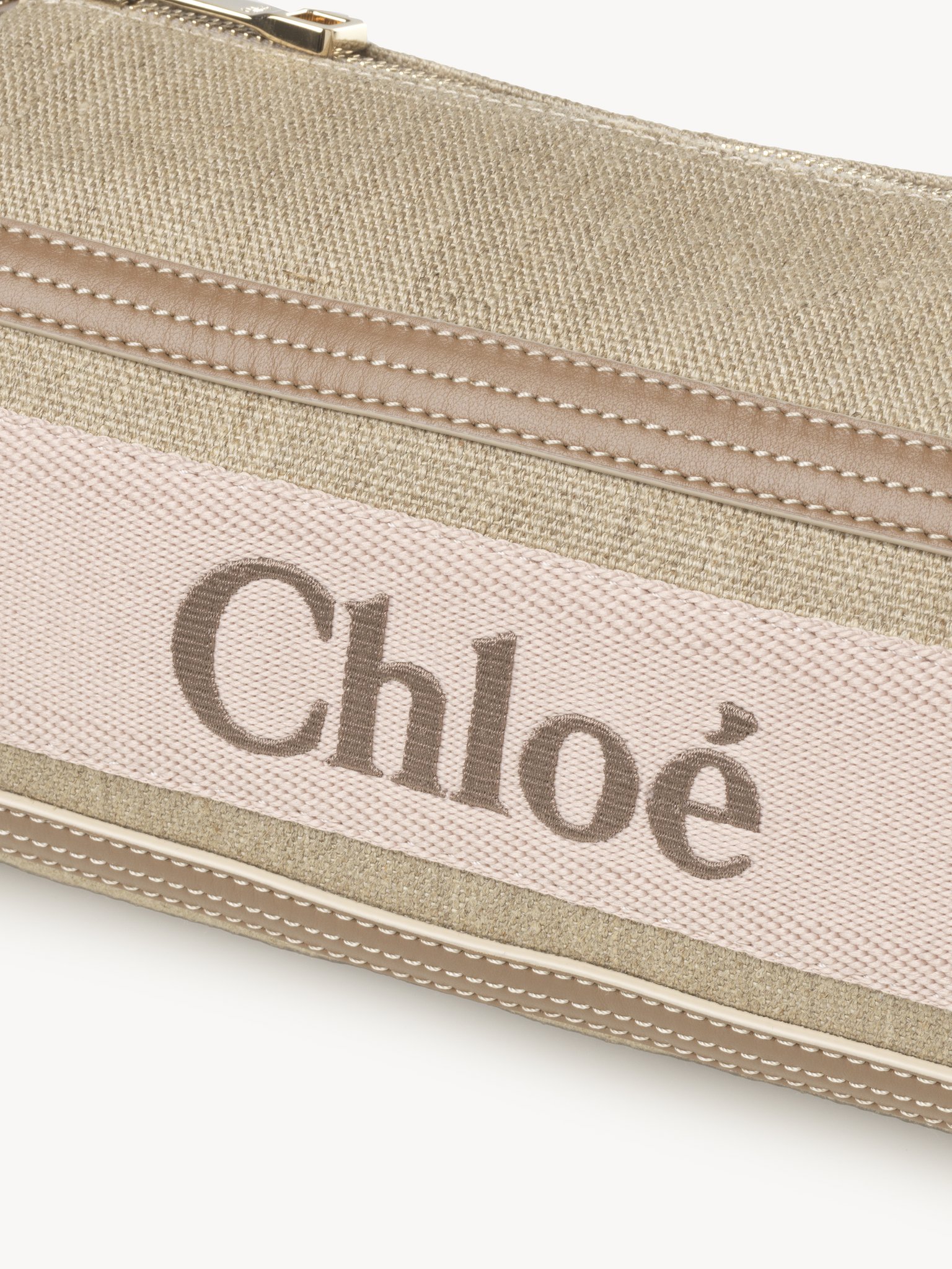 Woody tube shoulder bag in linen & soft leather Chloé logo webbing, linen canvas & calfskin
Blushy Beige 