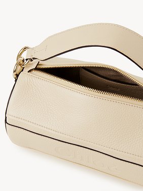 Woody tube shoulder bag in grained leather Shiny grained calfskin
Sweet Beige 