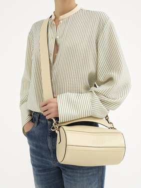 Woody tube shoulder bag in grained leather Shiny grained calfskin
Sweet Beige Back view of the product