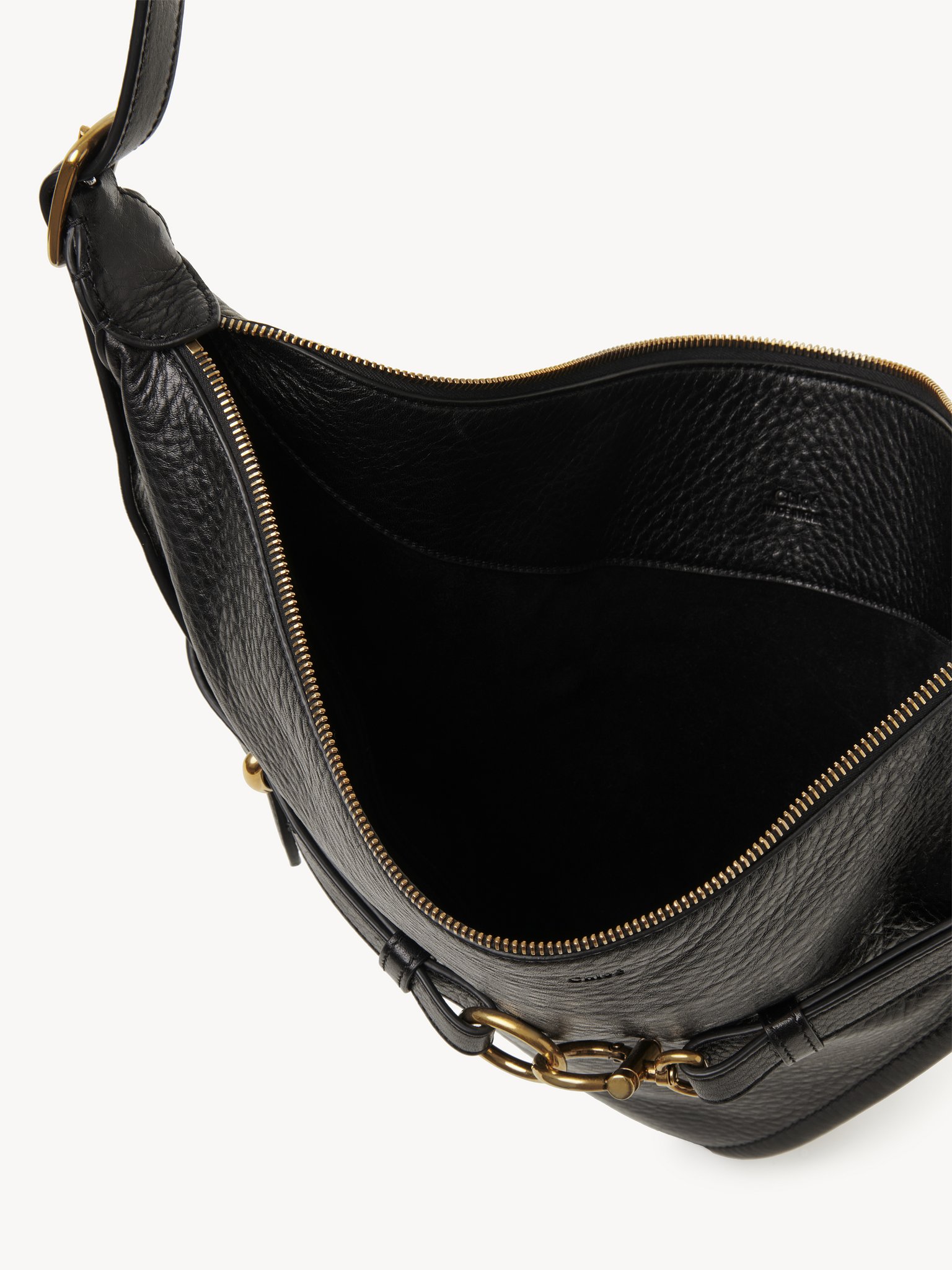 Cape bag in grained leather Shiny grained calfskin
Black Front view of the product being worn