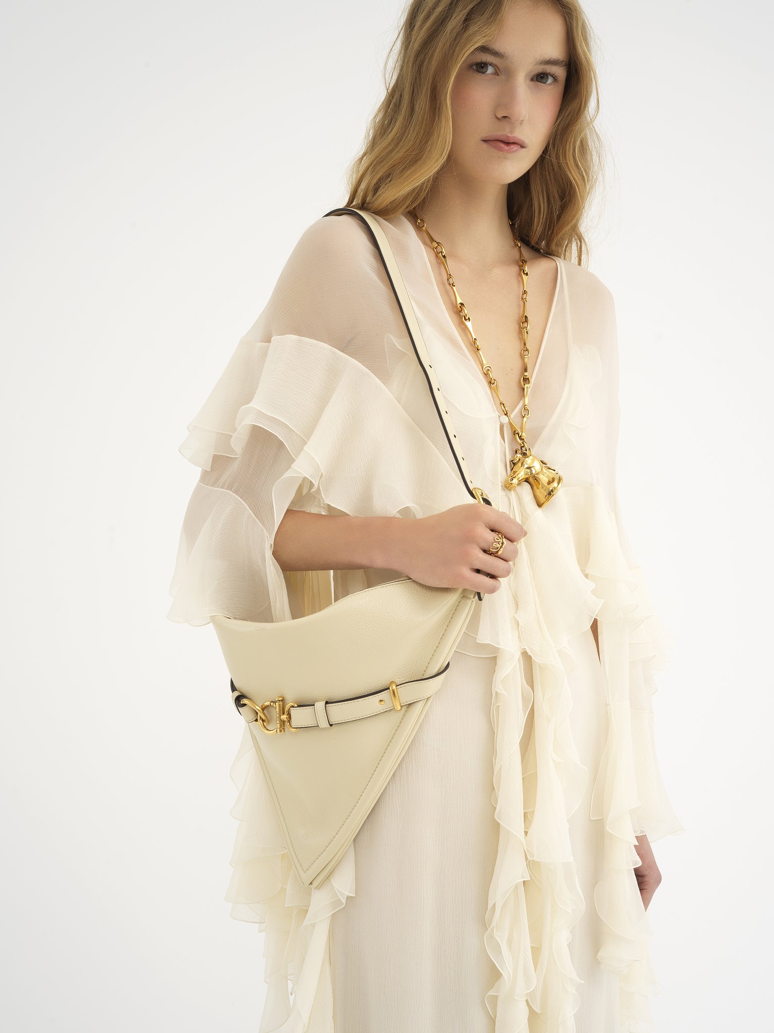 Cape bag in grained leather Shiny grained calfskin
Sweet Beige Back view of the product