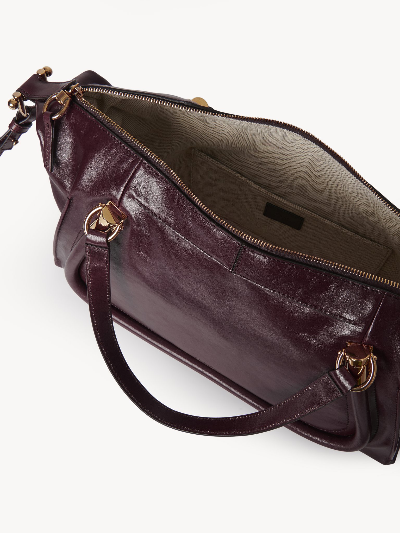 Paraty 24 bag in shiny leather Natural shiny calfskin
Dimness Purple Front view of the product being worn