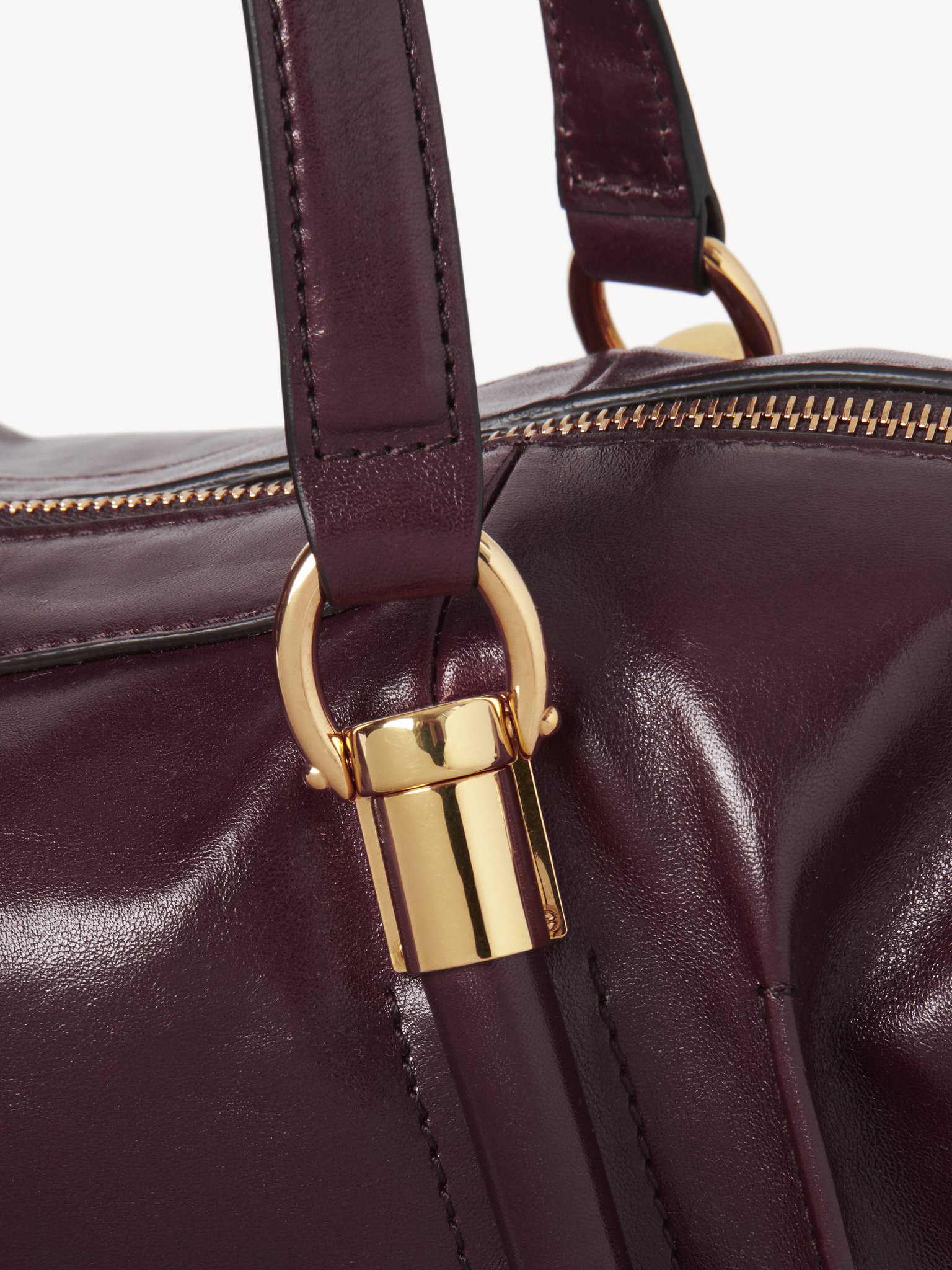 Paraty 24 bag in shiny leather Natural shiny calfskin
Dimness Purple Front view of the product being worn