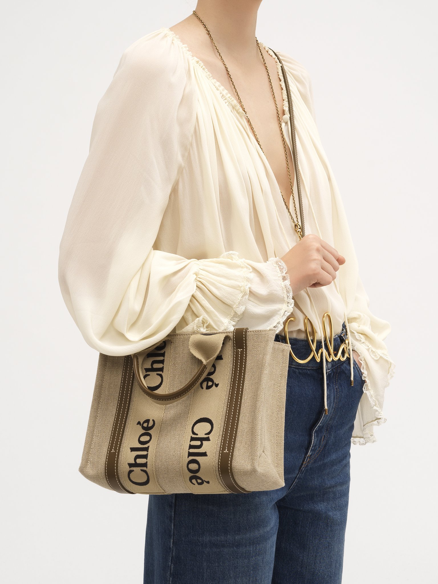 Small Woody tote bag in linen Linen canvas, calfskin & webbing
Bronze Brown Back view of the product