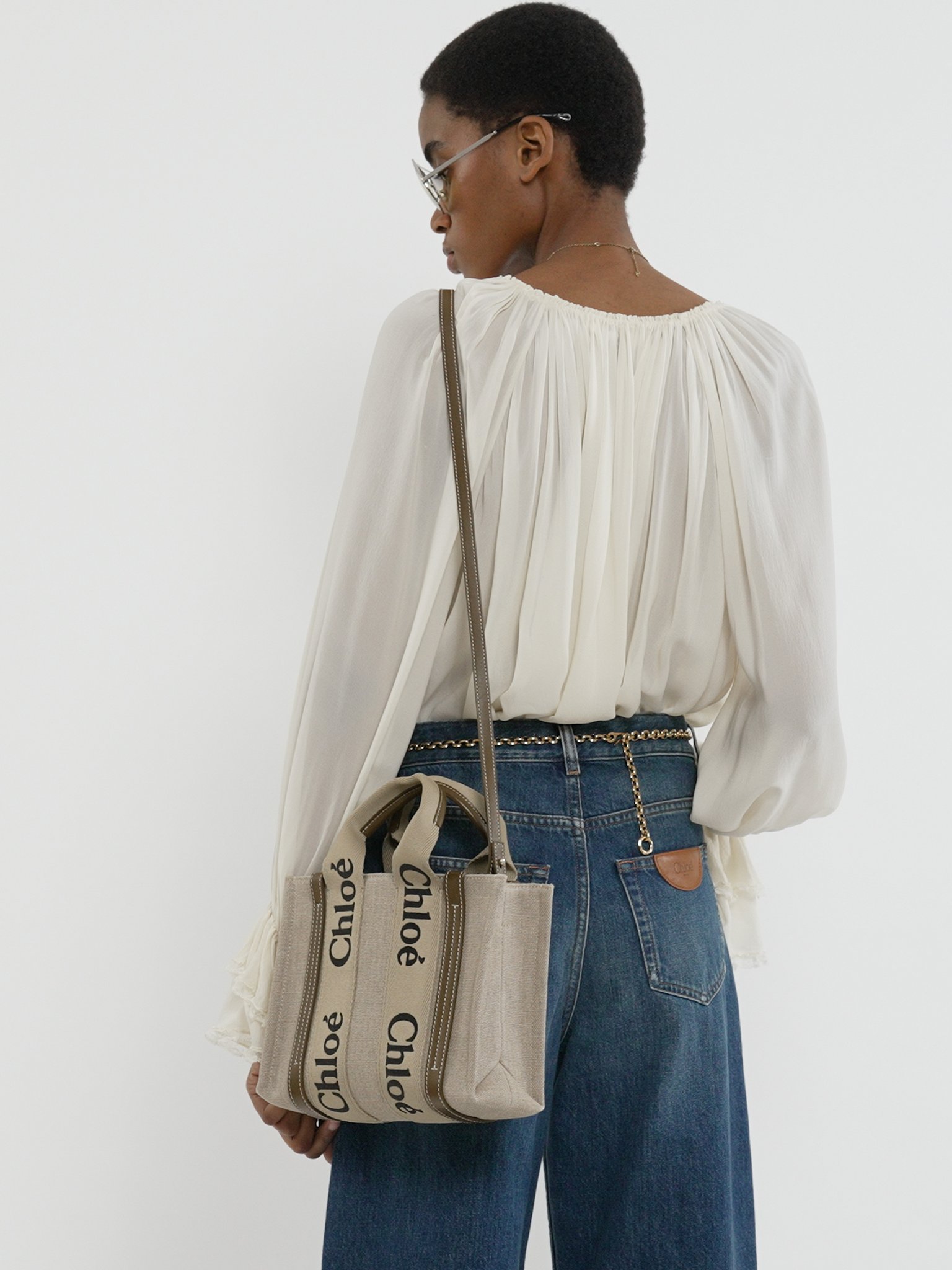 Small Woody tote bag in linen Linen canvas, calfskin & webbing
Bronze Brown [*** acc_altImage_shotV ***]