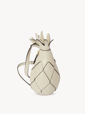 Pineapple shoulder bag in grained leather Shiny grained calfskin
Vegetal Beige Product detail