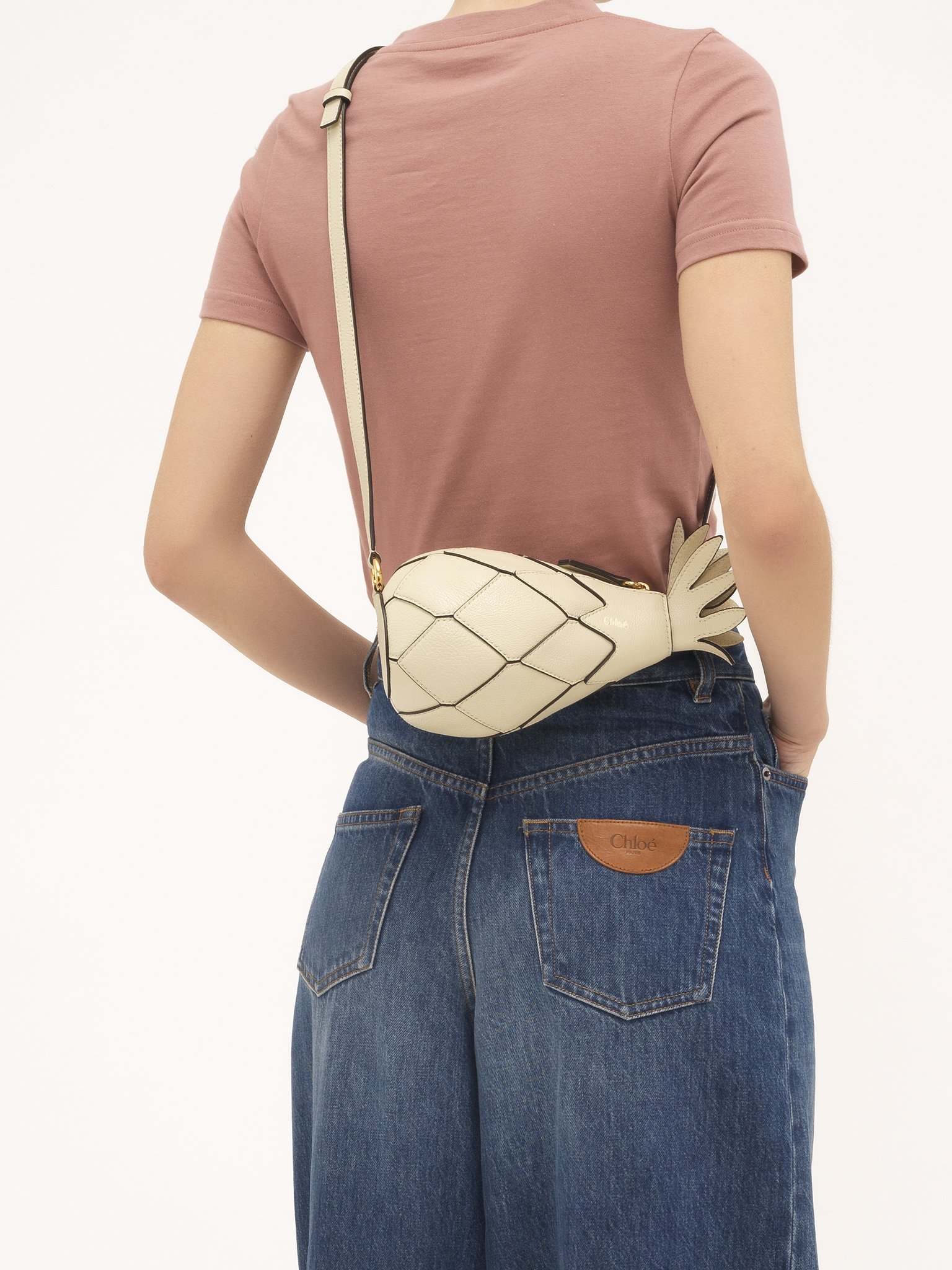 Pineapple shoulder bag in grained leather Shiny grained calfskin
Vegetal Beige Back view of the product