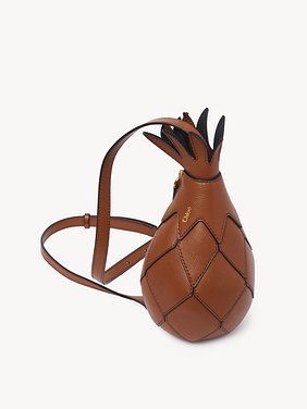 Pineapple shoulder bag in grained leather Shiny grained calfskin
Clay Brown Product detail