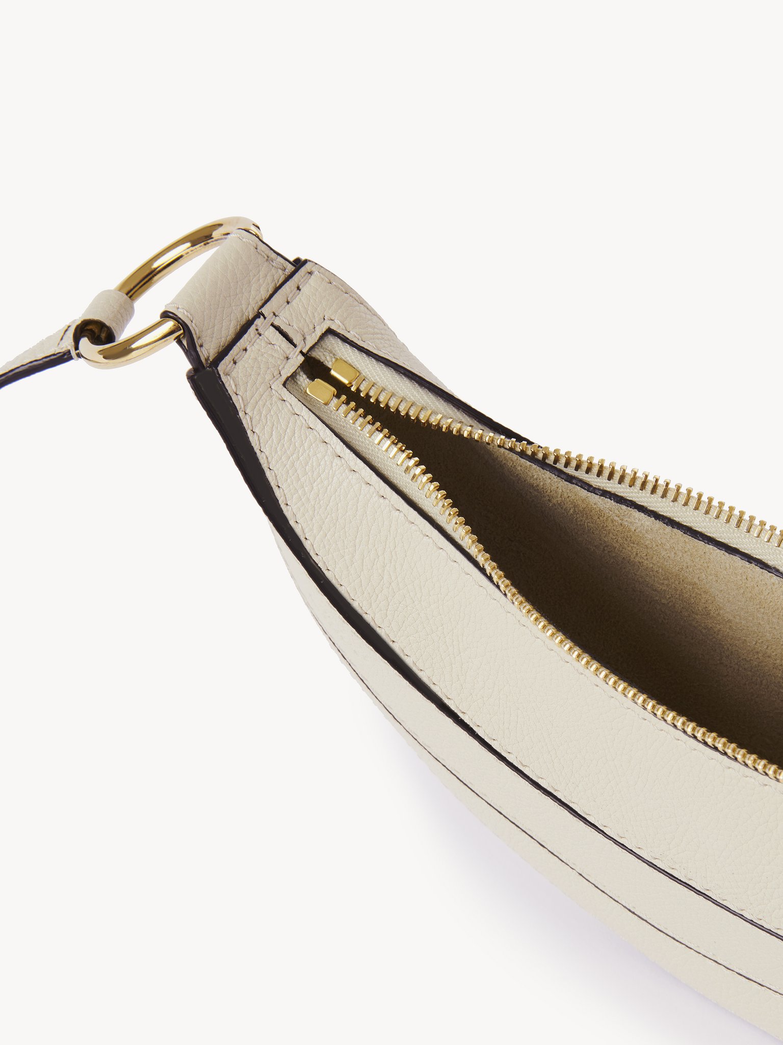 Banana cross-body bag in grained leather Shiny grained calfskin
Vegetal Beige 