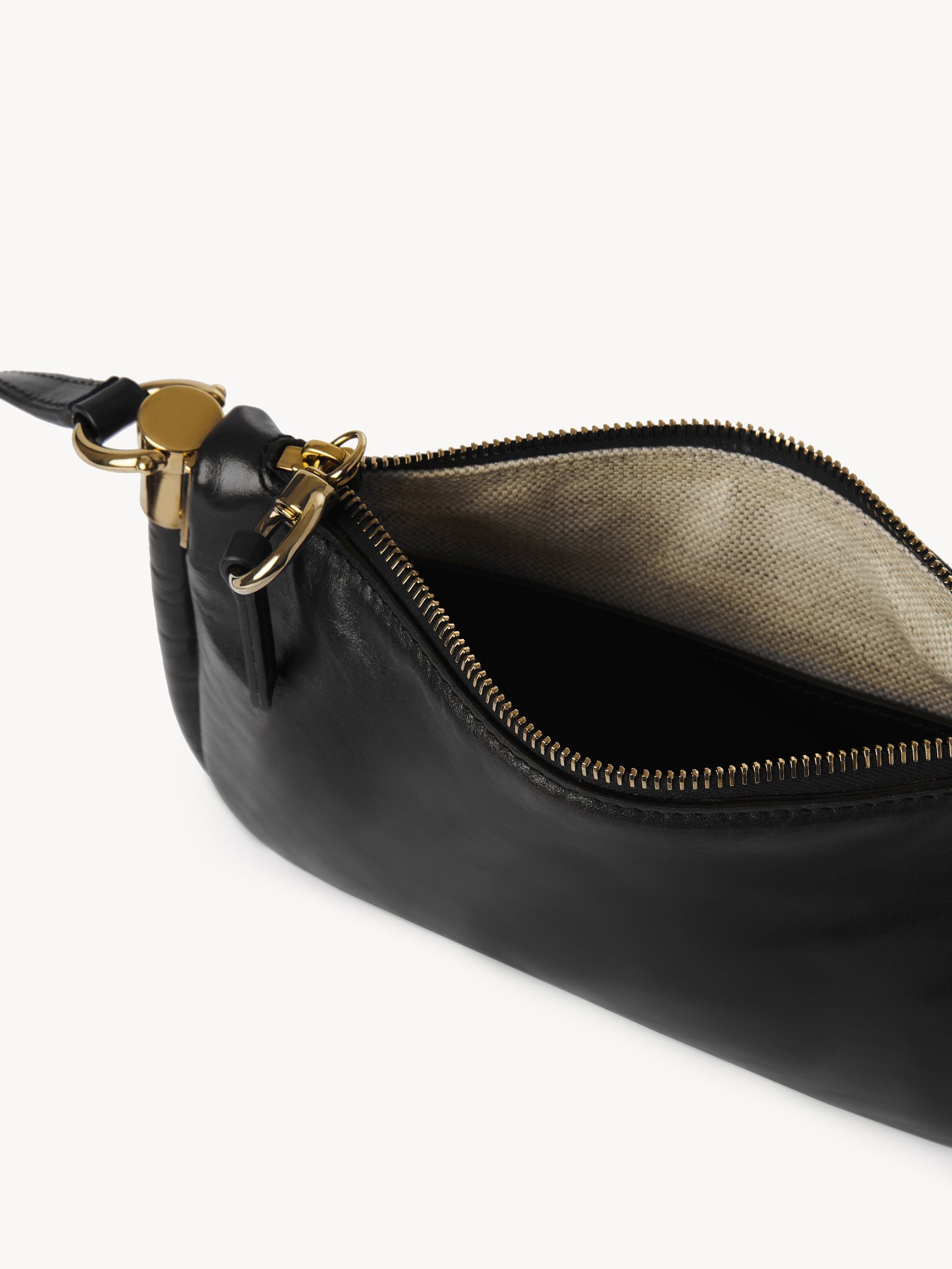 Mini Paraty 24 bag in shiny leather Shiny calfskin
Black Product detail