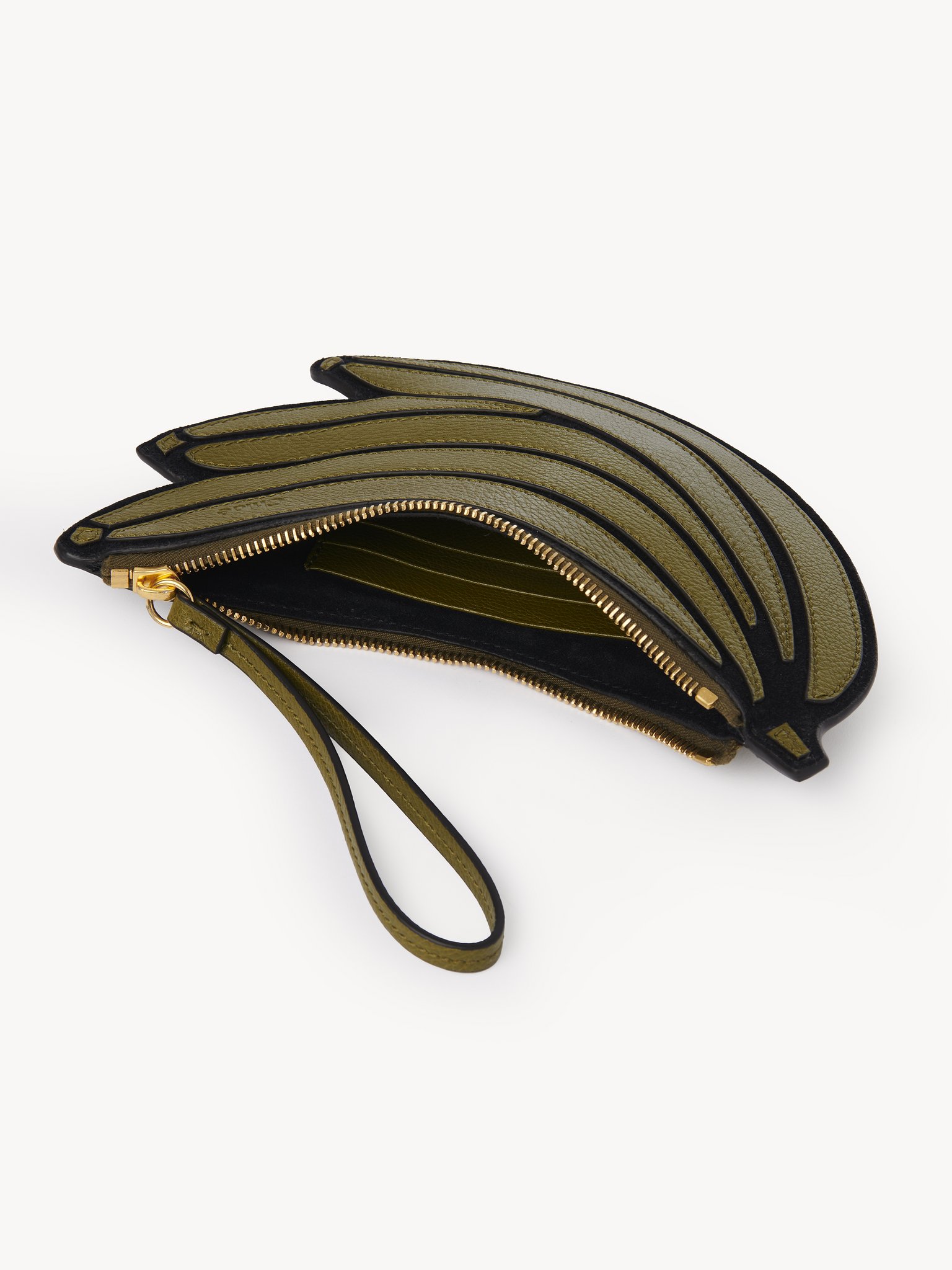 Banana flat pouch in grained leather Shiny grained calfskin
Sweet Khaki Product detail