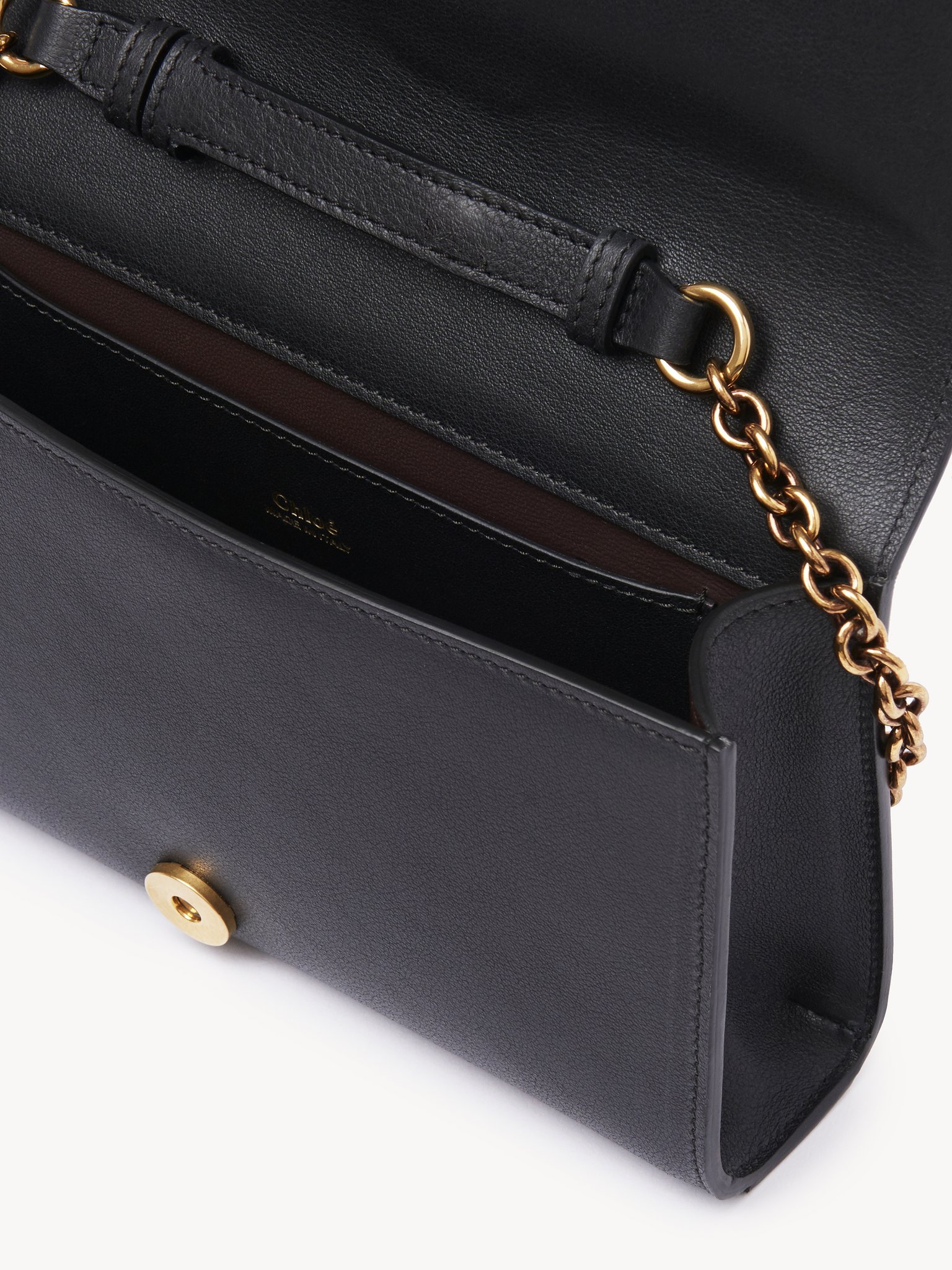 The Chloé Iconic crossbody bag in soft leather Smooth calfskin
Black Front view of the product being worn