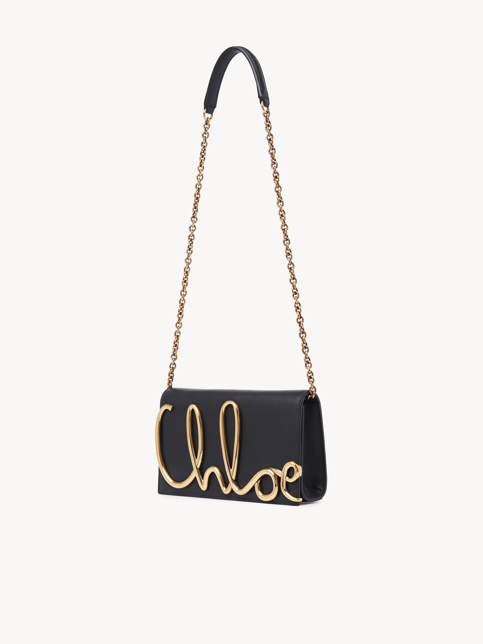 The Chloé Iconic crossbody bag in soft leather Smooth calfskin
Black Product detail