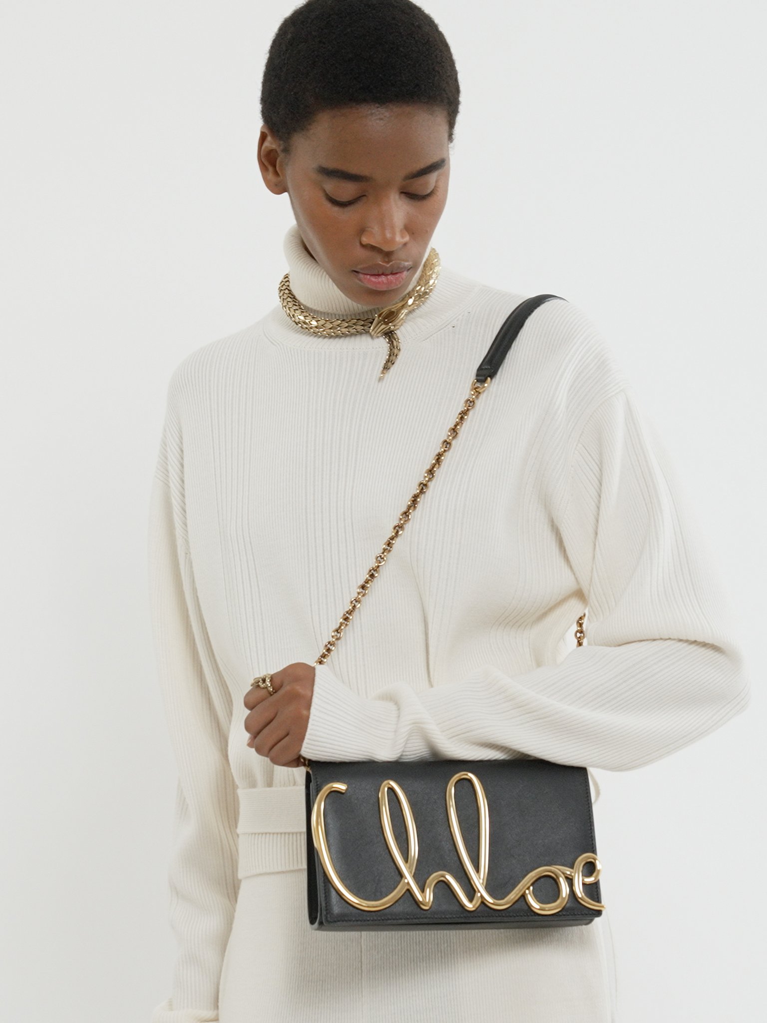 The Chloé Iconic crossbody bag in soft leather Smooth calfskin
Black [*** acc_altImage_shotV ***]