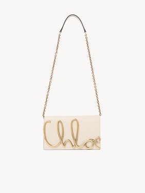 The Chloé Iconic cross-body bag in soft leather Smooth calfskin
Sweet Beige