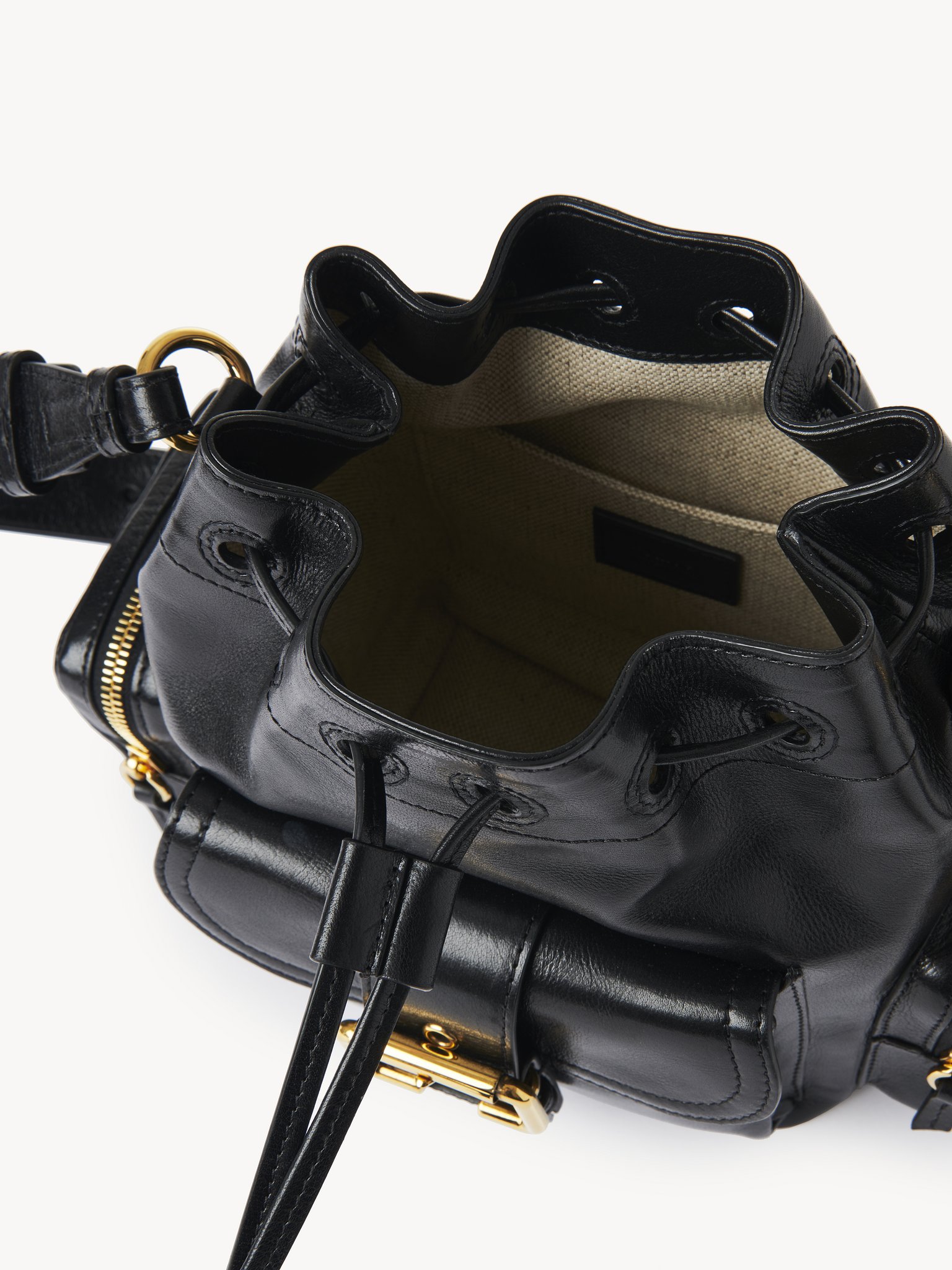 Camera Bucket bag in shiny leather Natural shiny buffalo leather
Black Front view of the product being worn