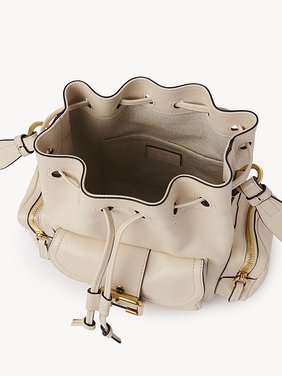 Camera Bucket bag in shiny leather Natural shiny buffalo leather
Sweet Beige 