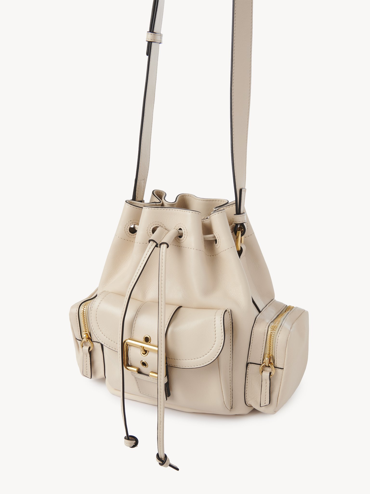 Camera Bucket bag in shiny leather Natural shiny buffalo leather
Sweet Beige Product detail