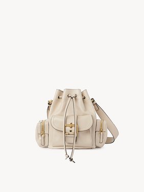 Camera Bucket bag in shiny leather Natural shiny buffalo leather
Sweet Beige