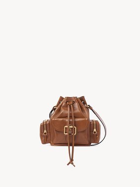 Camera Bucket bag in shiny leather Natural shiny buffalo leather
Clay Brown