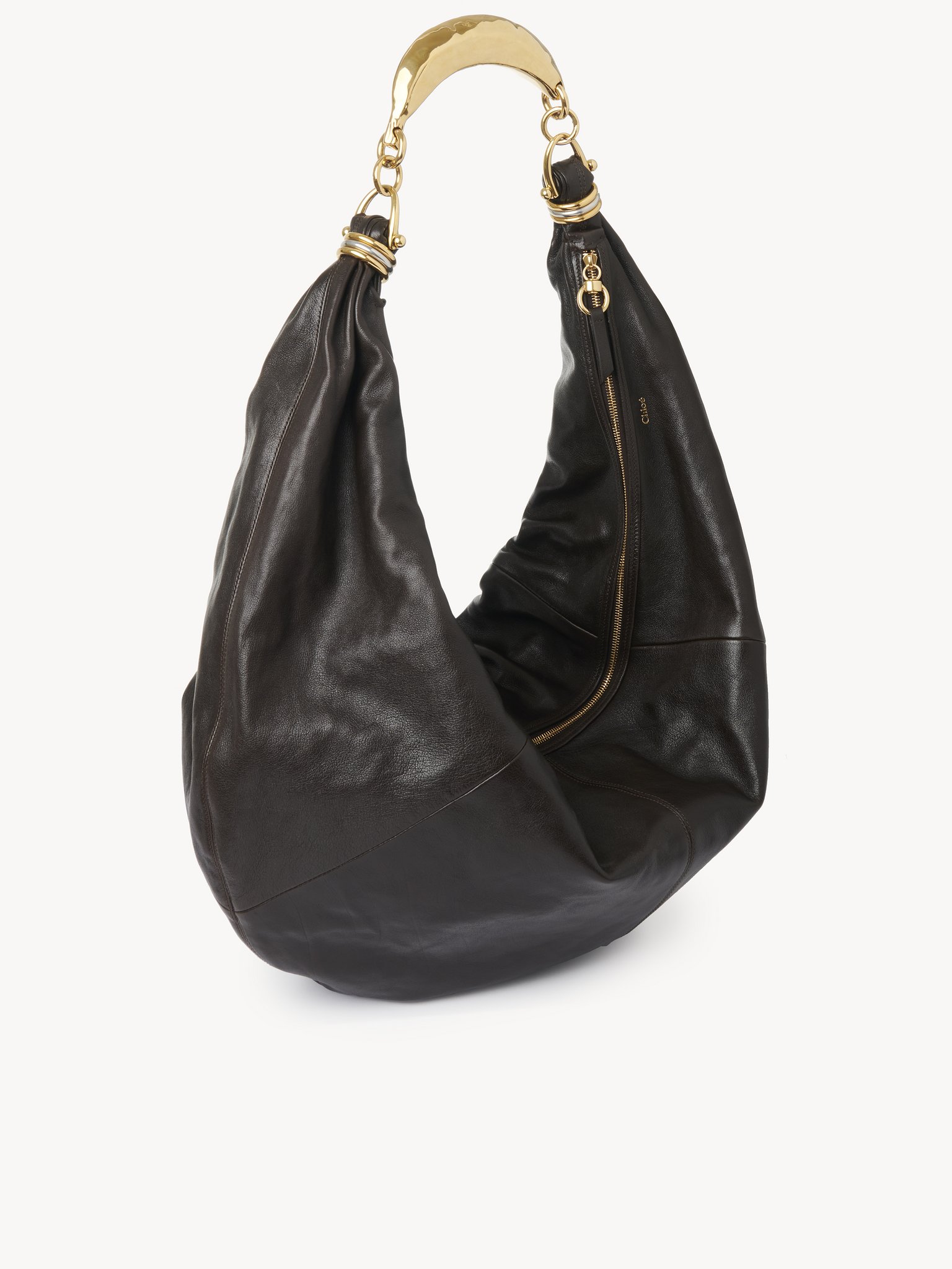 Oversized Bracelet Hobo bag in grained leather Grained buffalo leather
Kohl Brown Product detail