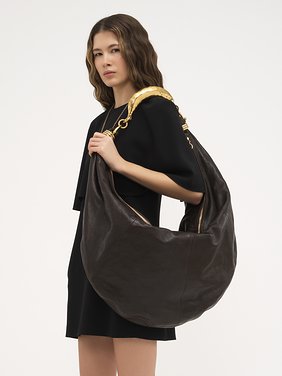 Oversized Bracelet Hobo bag in grained leather Grained buffalo leather
Kohl Brown [*** acc_altImage_shotG ***]