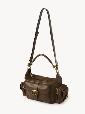 Camera bag in shiny leather Natural shiny buffalo leather
Dark Khaki Product detail