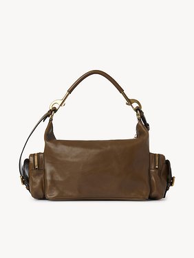 Camera bag in shiny leather Natural shiny buffalo leather
Dark Khaki 