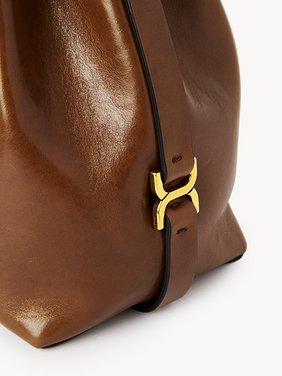 Marcie bucket bag in shiny leather Shiny calfskin
Clay Brown 