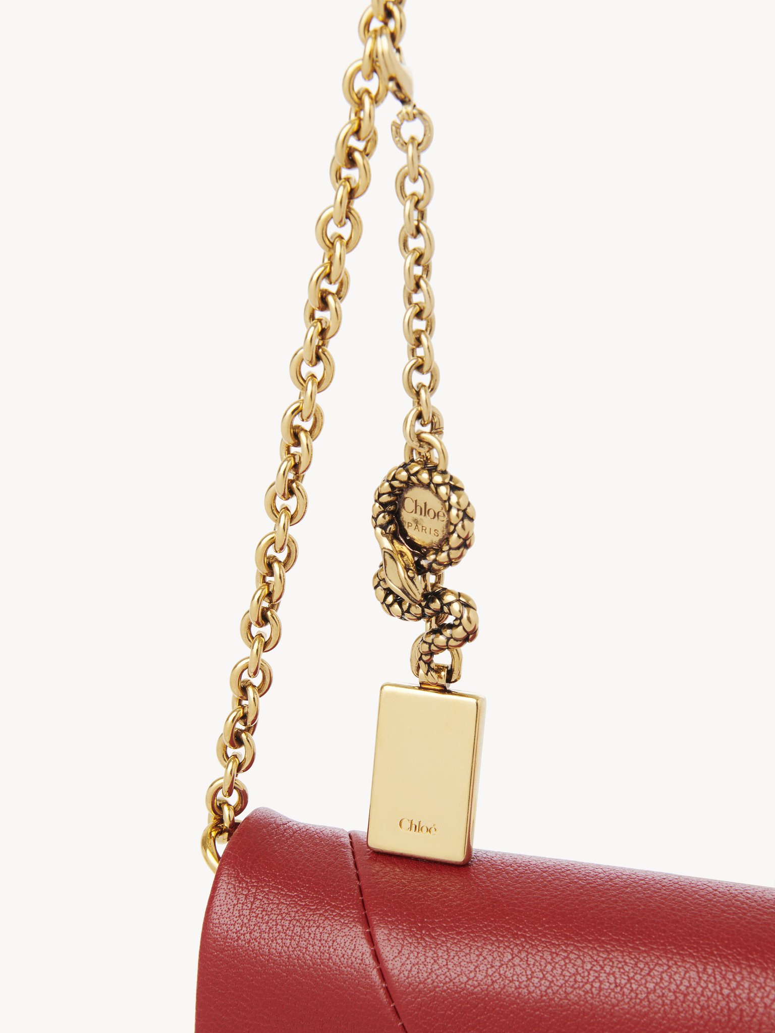 Chloé Spin flap wallet on chain in grained leather Grained buffalo leather
Red Flame 