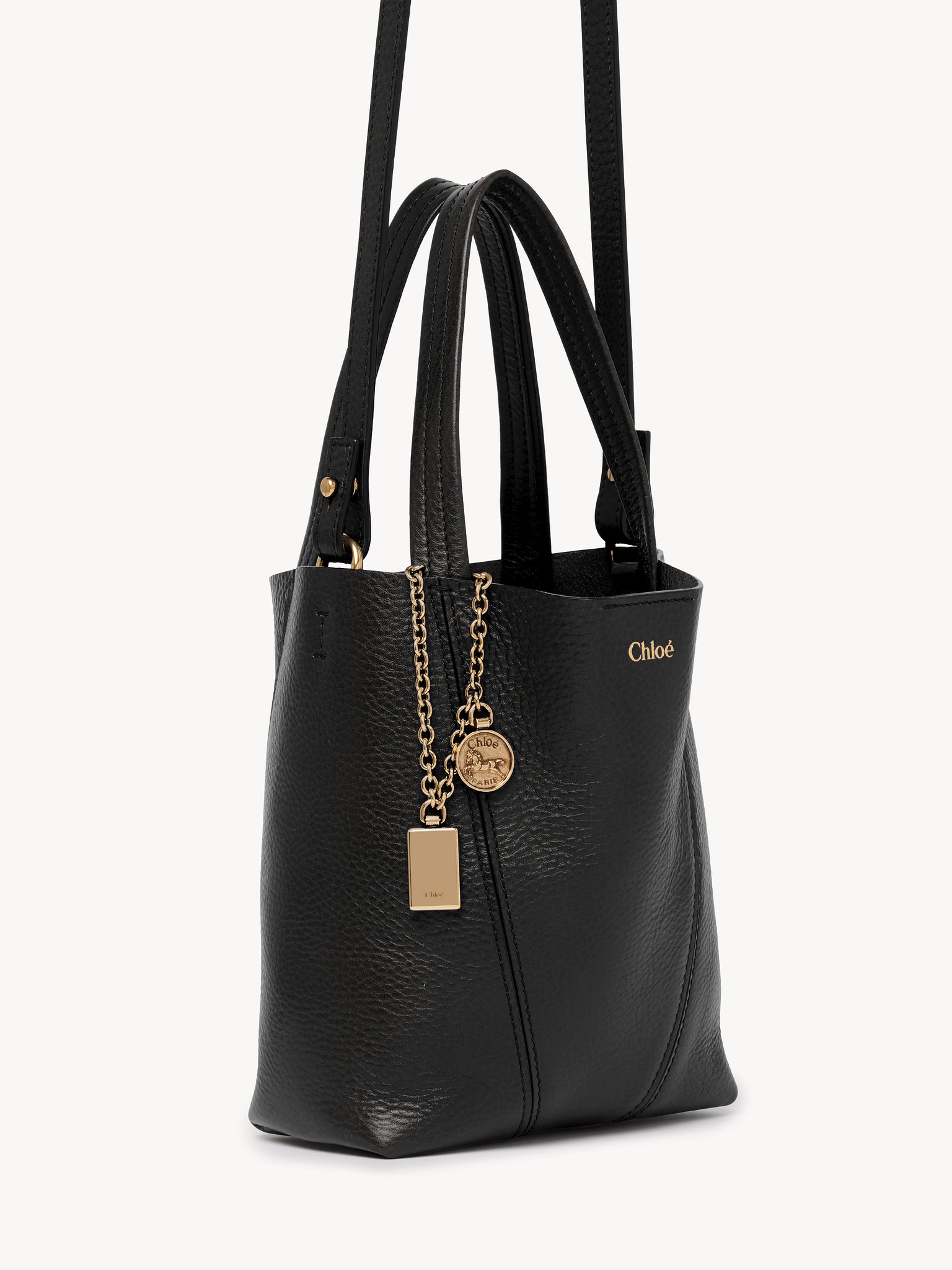 Small Chloé Spin tote bag in grained leather Shiny grained calfskin
Black 