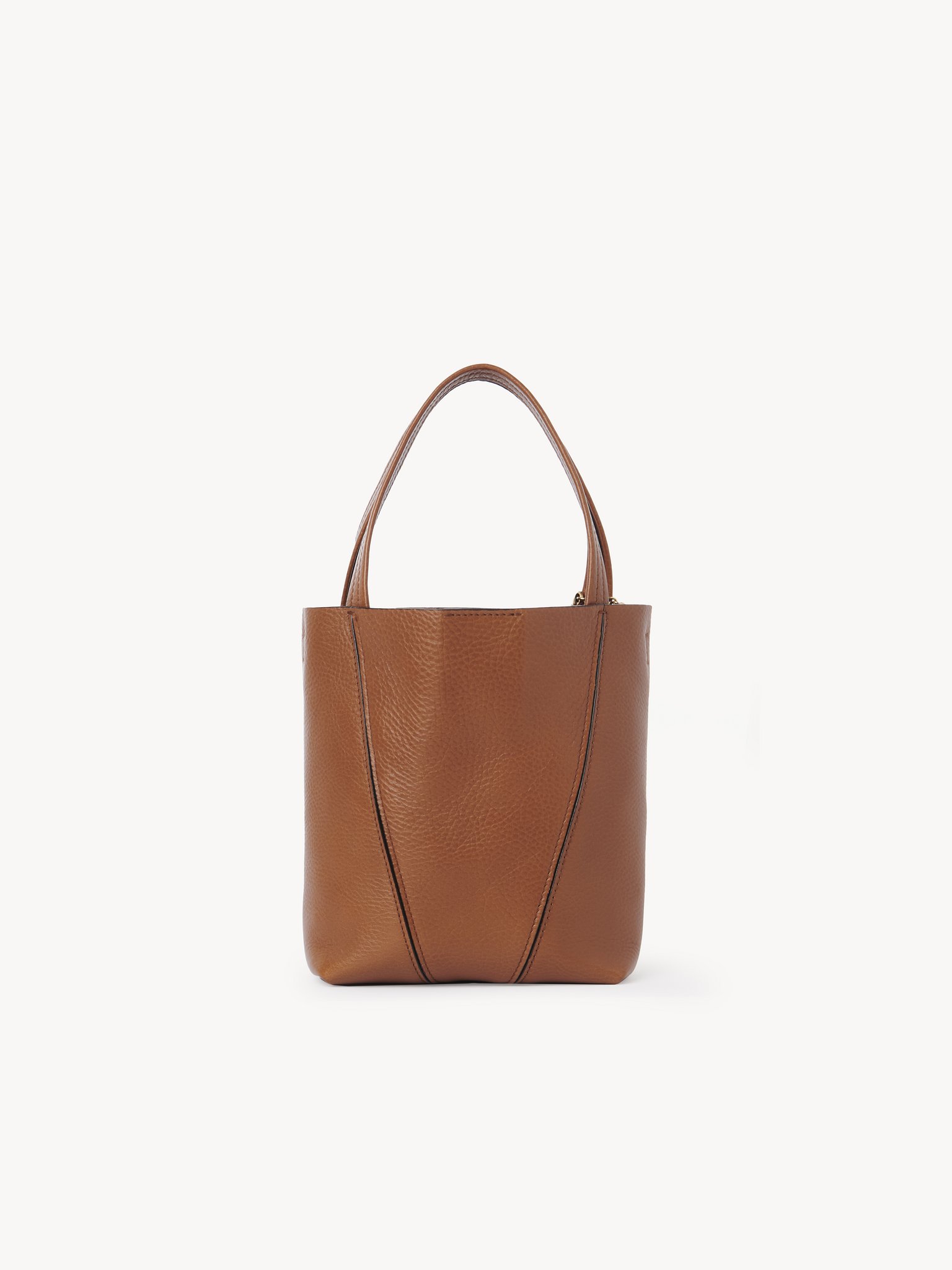 Small Chloé Spin tote bag in grained leather Shiny grained calfskin
Clay Brown 