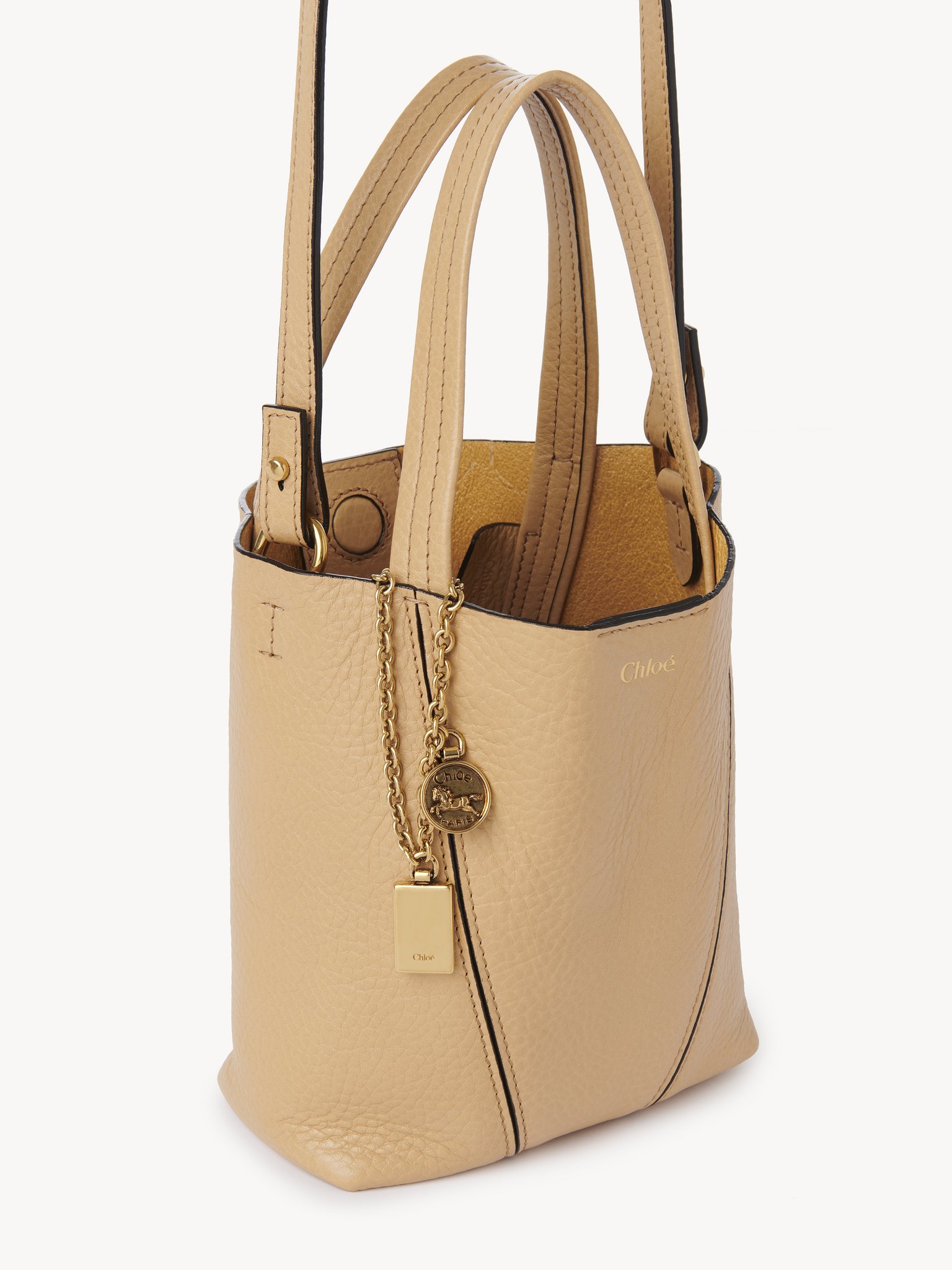 Small Chloé Spin tote bag in grained leather Shiny grained calfskin
Milky Brown 